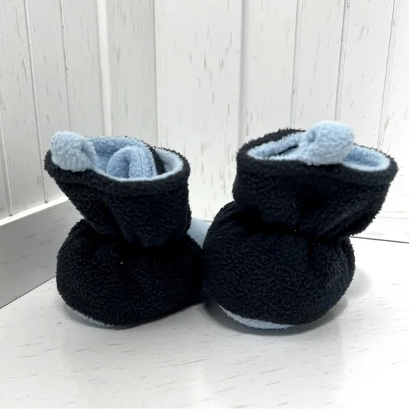 Luvable Friends hook & loop closure slipper socks with grippies -BLUE -12/18mo - Picture 9 of 9